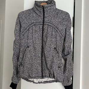 lululemon black and white run jacket reflective back size US4 like new